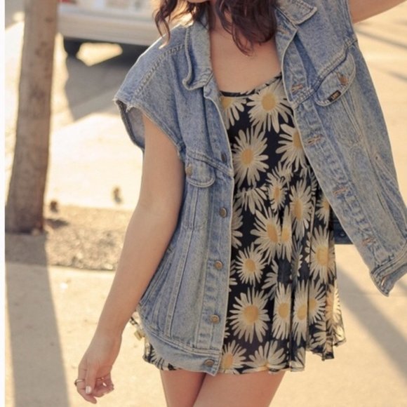 Brandy Melville Dresses & Skirts - EUC Brandy Melville Daisy Piper Dress S
